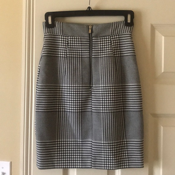 H&M Houndstooth Pencil Skirt - Picture 2 of 5